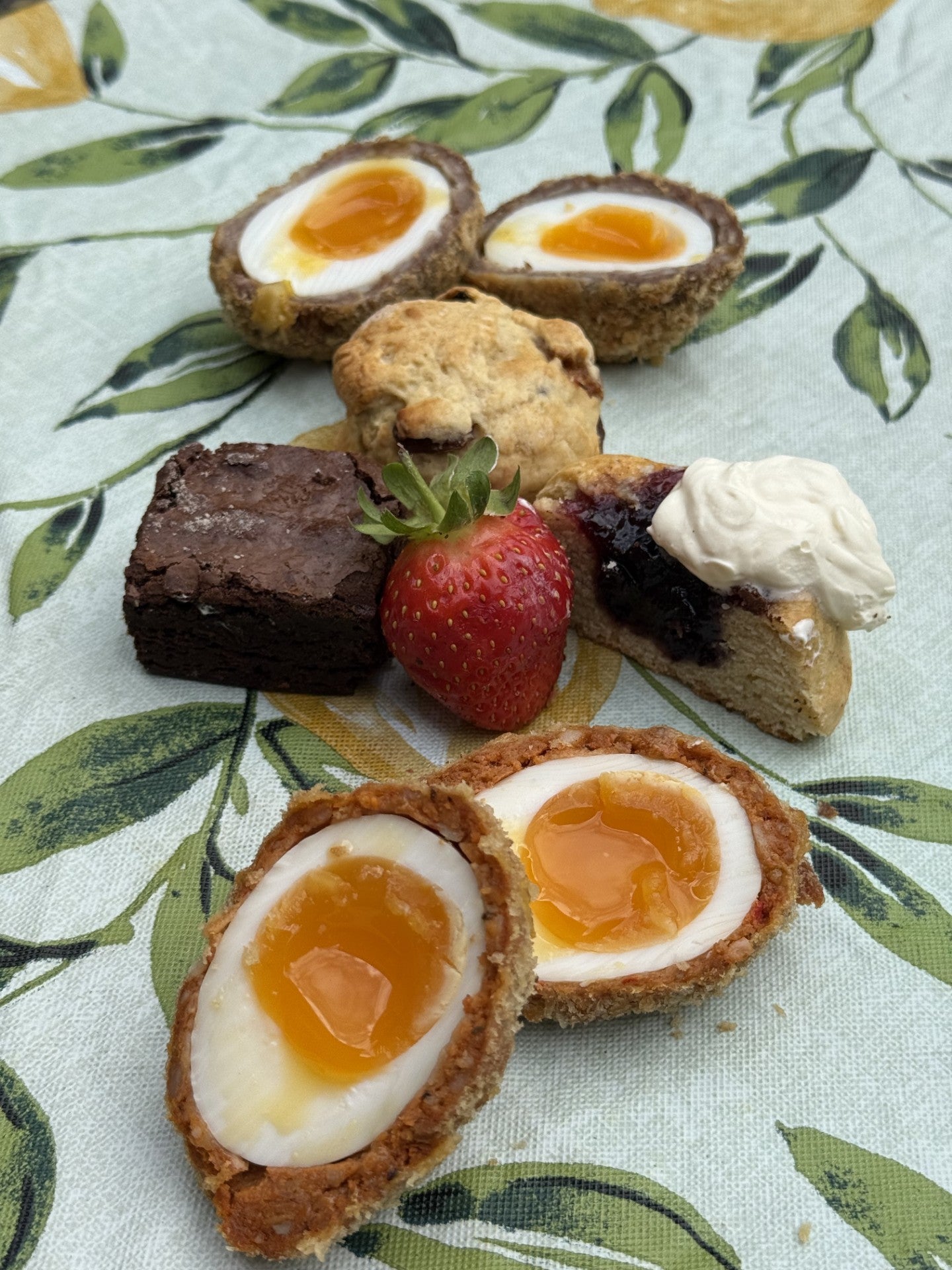 Cheggnic - NOT your average Picnic Box (large)